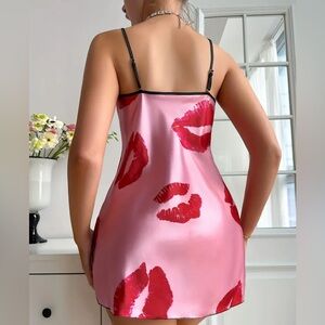 #1528 X-Large lips nightie